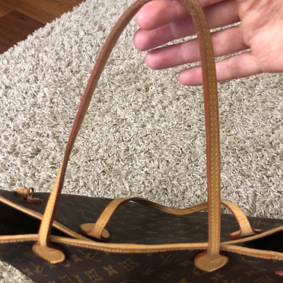 LV medium tote - Picture 5 of 12